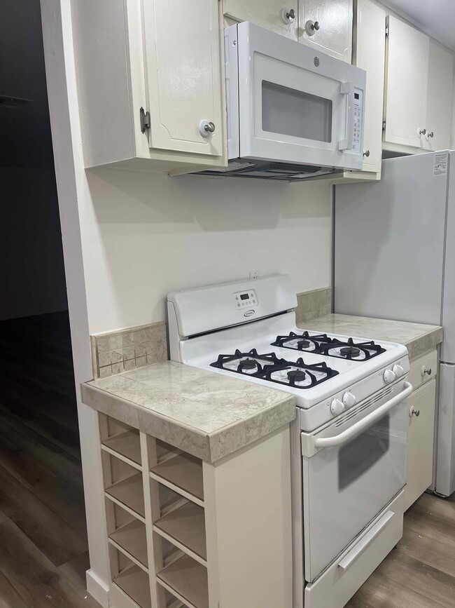 Building Photo - 5917 Buffalo Ave