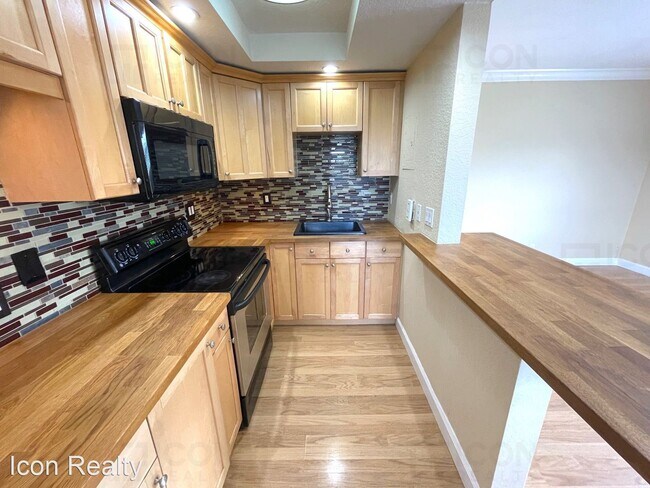 Building Photo - 1 br, 1 bath House - 1100 NE 9th Avenue #201