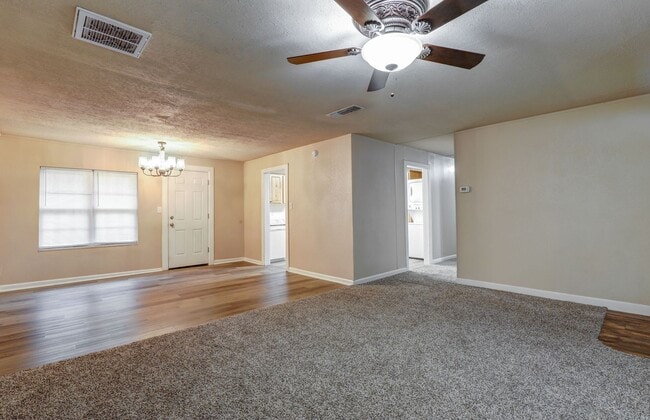 Foto del edificio - 3 Bedroom 1 Bath House in Wake Village, TX!