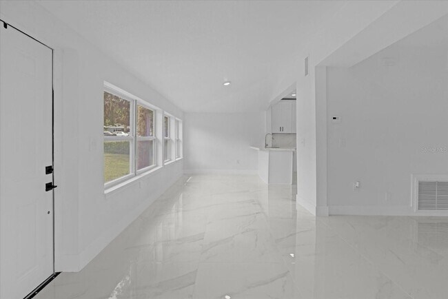 Foto del edificio - 5851 SE Drew Rd