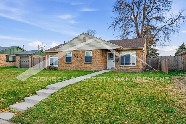 Building Photo - Charming Home with Washer/Dryer and 2 Car Driveway