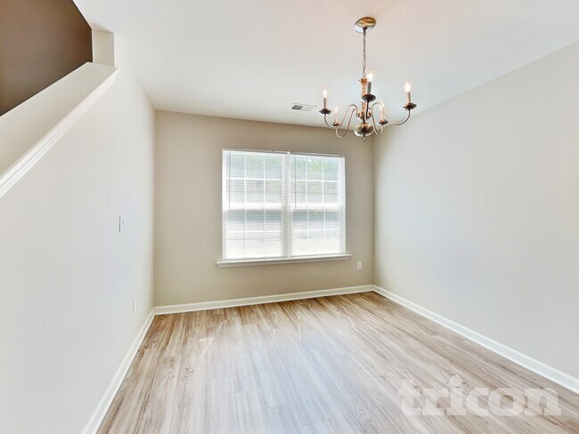 Building Photo - 747 Markham Cir