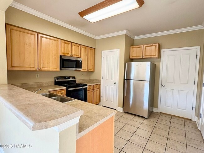 Building Photo - 4441 Burbank Dr