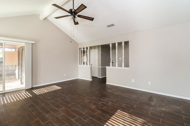 Foto del edificio - 5911 Woodsetter Ln