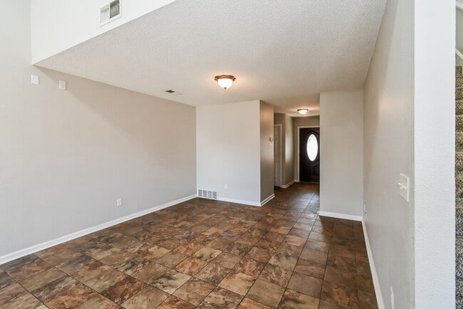 Foto del edificio - 7292 Green Ash Dr