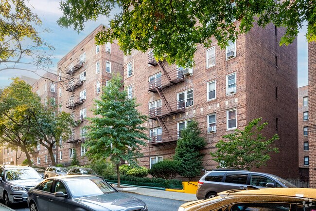 Building Photo - 10255 67th Dr