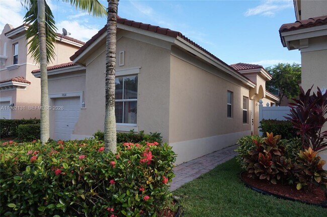 Foto del edificio - 3955 NE 12th Dr