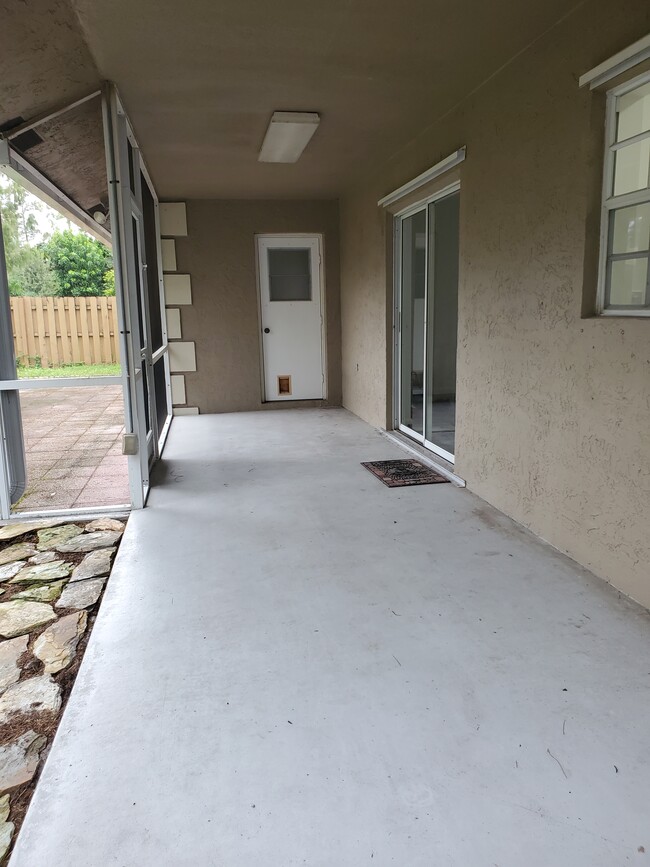 Patio - 1250 Primrose Ln