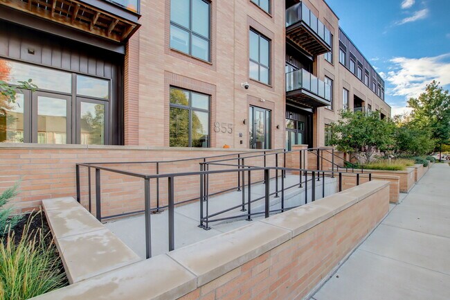 Building Photo - 855 N East St