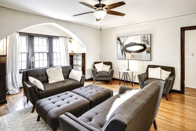 Foto del edificio - Spacious Two Bedroom Condo in Blackstone!
