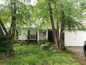 Building Photo - 3194 Parkway Dr