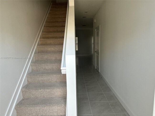 Foto del edificio - 822 SW 11th Ter