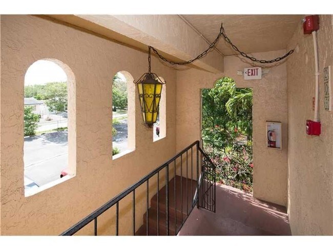 Foto del edificio - 905 NE 28th St