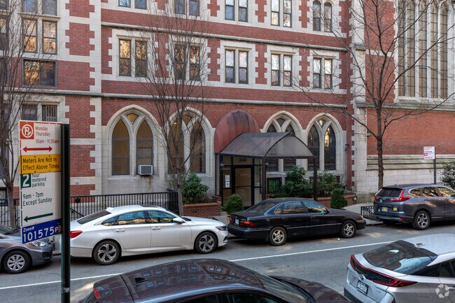 Building Photo - The Greentree