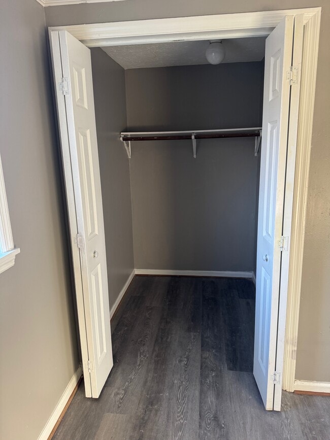 Foto del edificio - 4513 Saks Rd