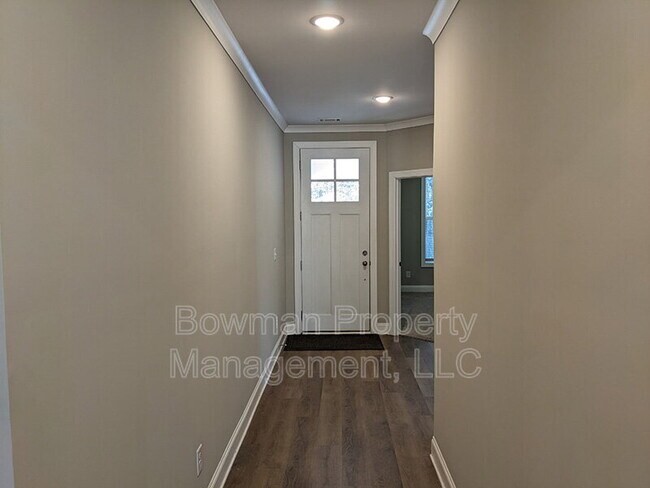 Building Photo - 401 Edgewater Dr