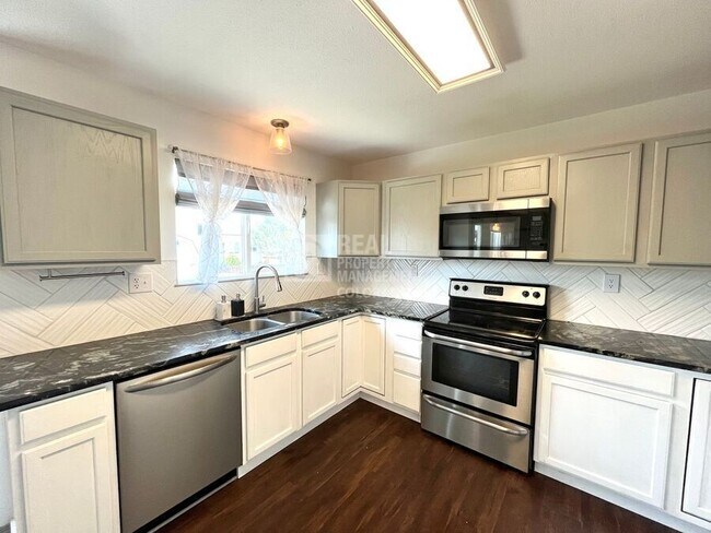 Building Photo - 8120 Postrock Dr