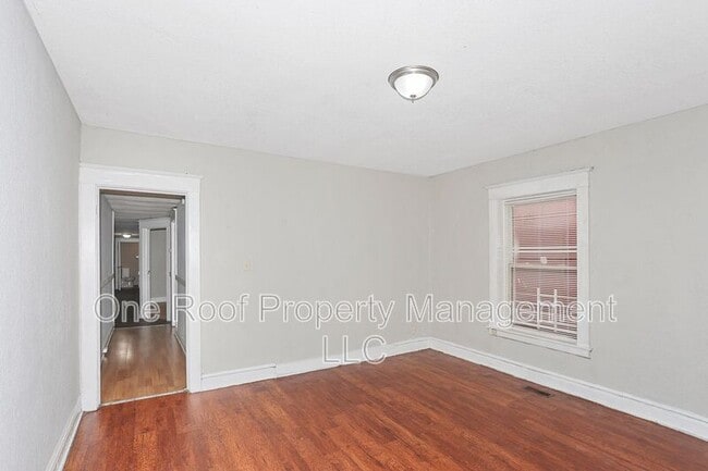 Foto del edificio - 3228-3230 E 8th St.