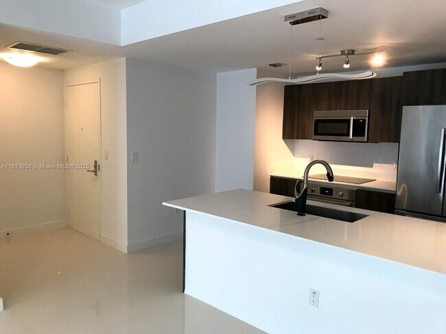 Foto del edificio - 488 NE 18th St