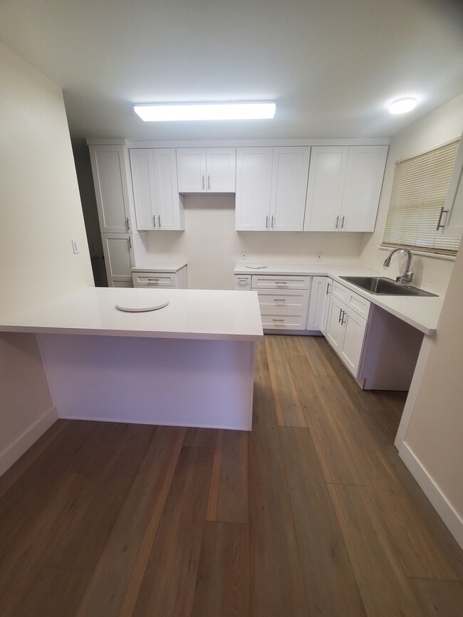 Building Photo - 13529 Burbank Blvd