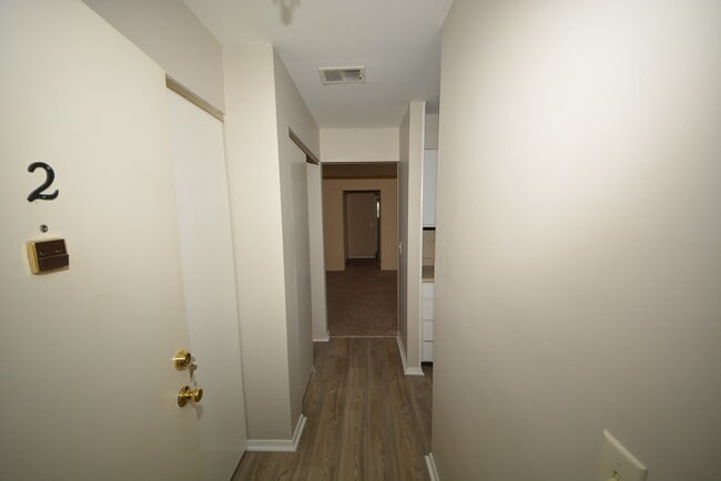 Building Photo - 4330 Villa Dr