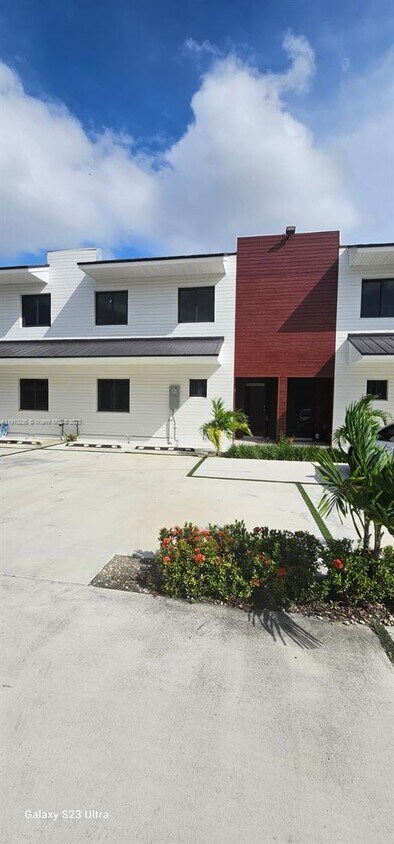 Primary Photo - 936 NW 10th St