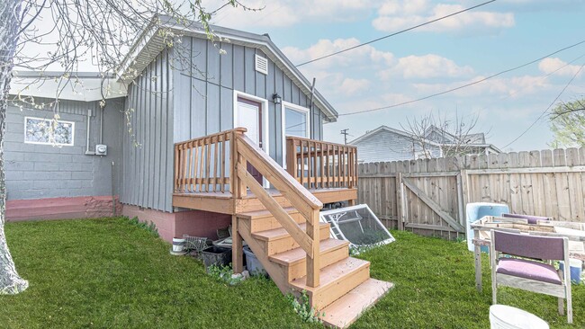 Building Photo - Cozy home awaiting you