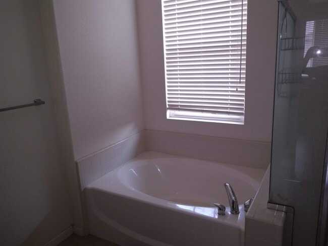 Building Photo - 1519 Figueroa Dr