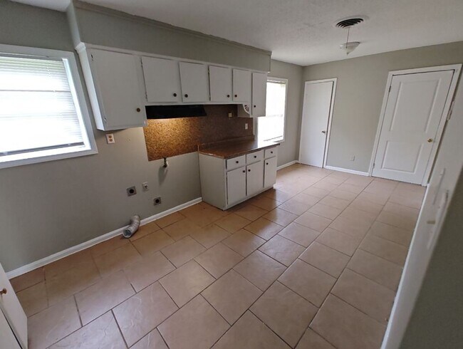 Building Photo - BELOW MARKET RENT!