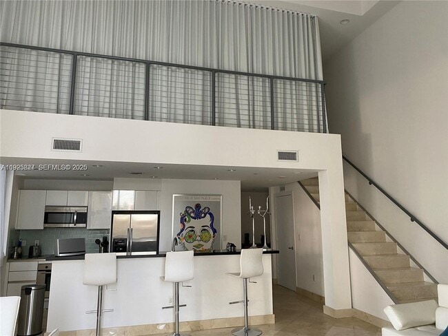 Building Photo - 1060 Brickell Ave