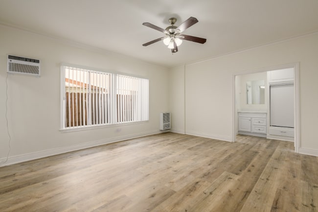 Foto del edificio - 1317 N Bronson Ave