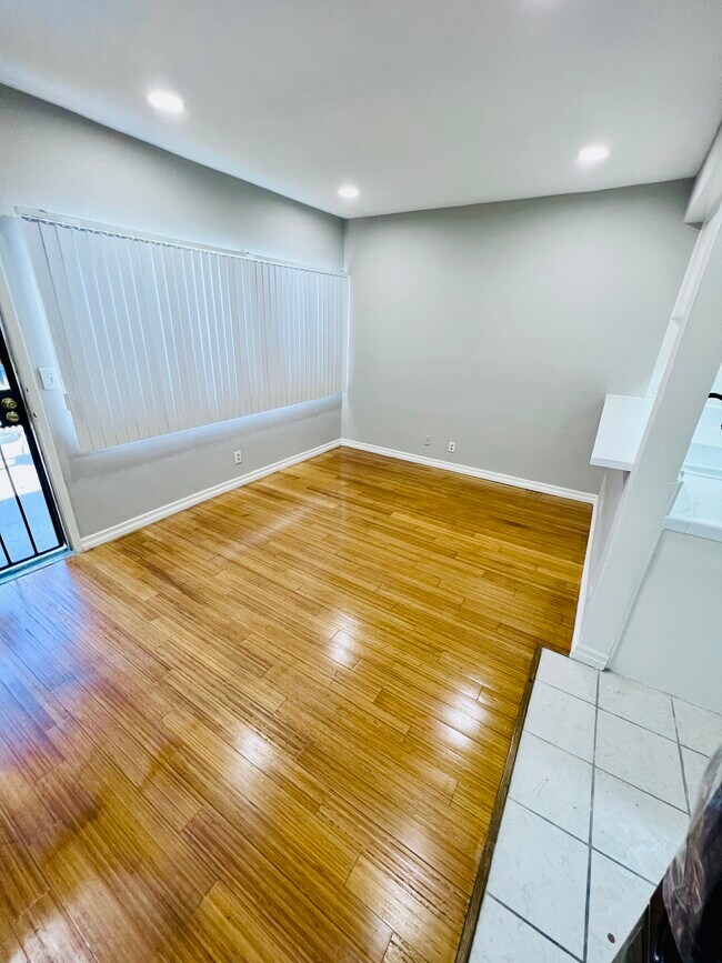 Building Photo - 1314 N Las Palmas Ave
