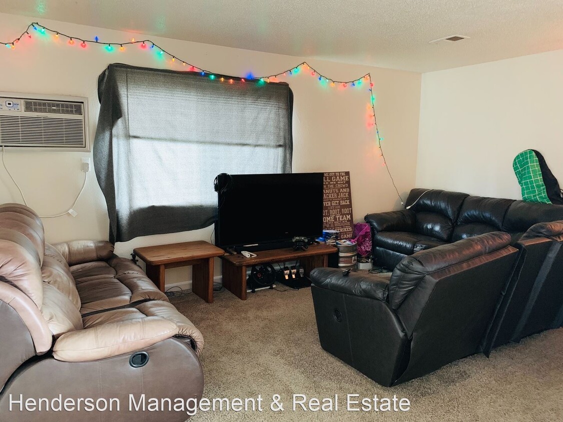 Primary Photo - 2147 27th Ave Ct