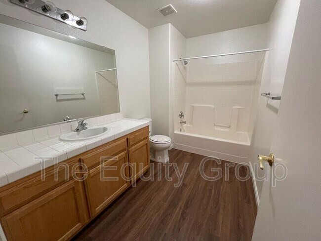 Foto del edificio - 630 10th Ave