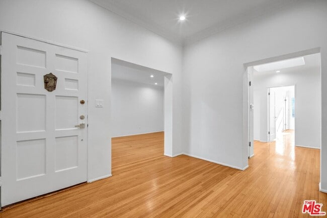 Foto del edificio - 207 S Reeves Dr