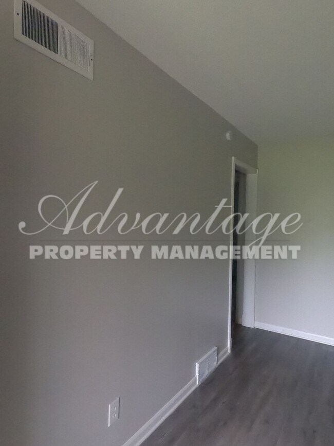 Foto del edificio - Newly Renovated 3 Bedroom 1 Bath Home For ...