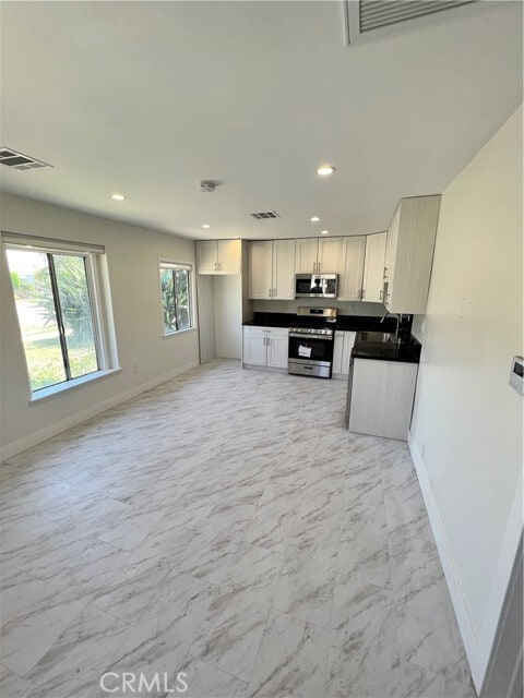 Building Photo - 2423 N Lincoln St