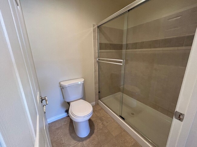 Building Photo - 2 BEDROOM / 2 FULL BATHROOMS LOCATES ON JO...