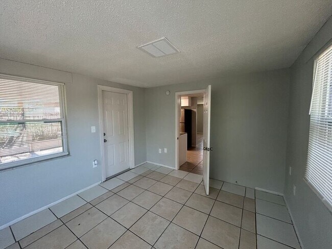 Foto del edificio - 11710 Paige Dr