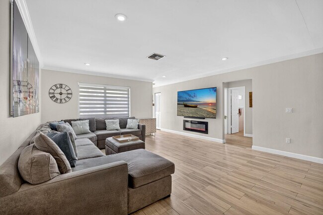 Building Photo - 407 SE 5th St