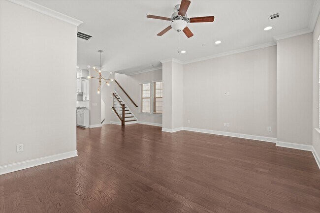 Building Photo - 545 Mirrormont Dr