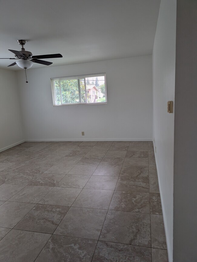 Sala de estar - 4435 Bonnie Brae St