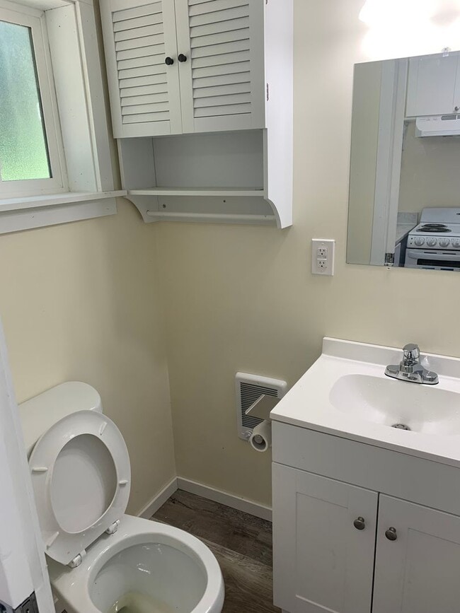 Foto del edificio - North Gate - Cozy 1 bed/ 1 bath house on quiet street with a huge back yard!