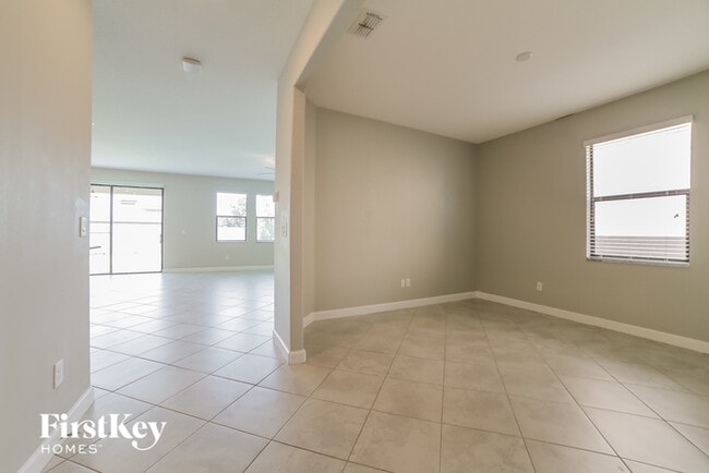 Building Photo - 9825 Ivory Dr