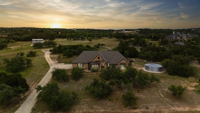 Building Photo - 670 Heather Hills Dr