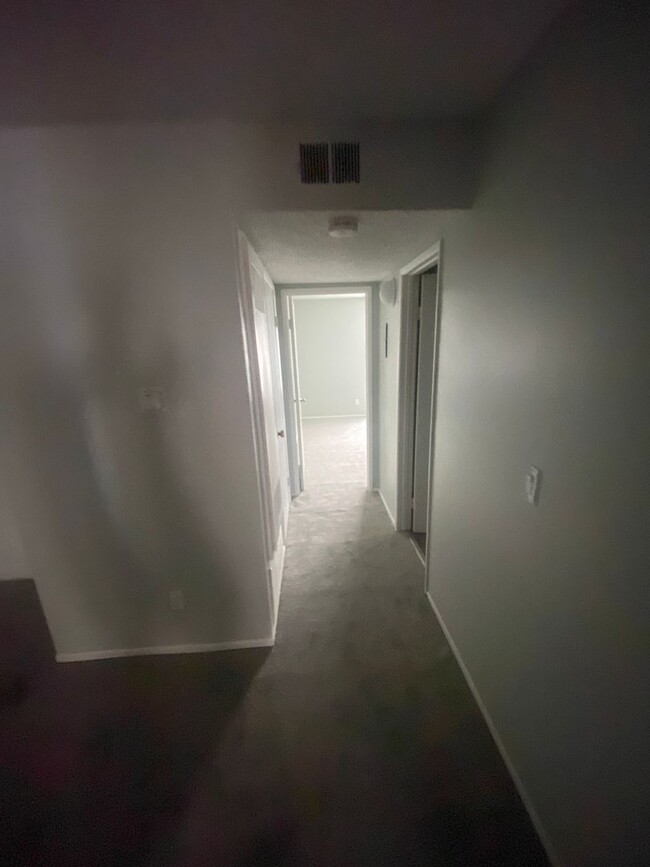 Building Photo - Updated 1 bedroom 1 bathroom in High Hollows!