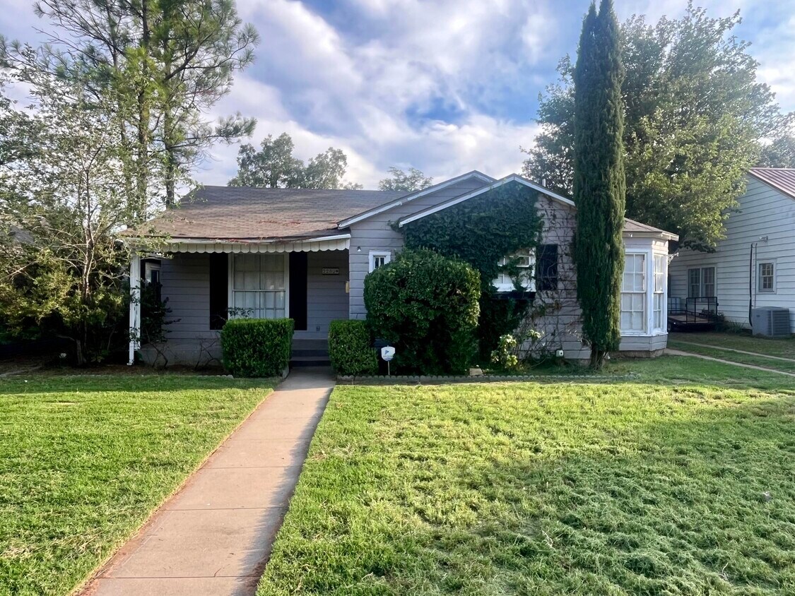 Foto principal - 2203 31st St