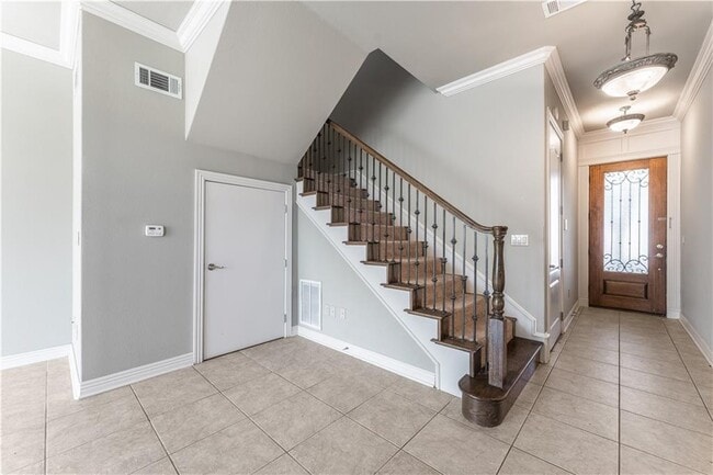 Building Photo - 2612 S Everest Ave