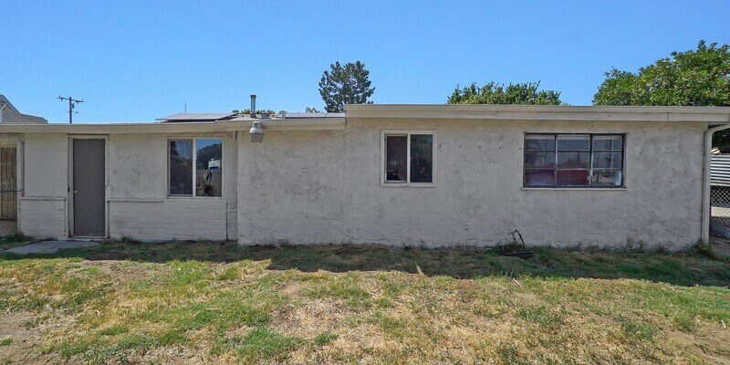 Primary Photo - 9925 Bloomington Ave, # B, Bloomington, CA...