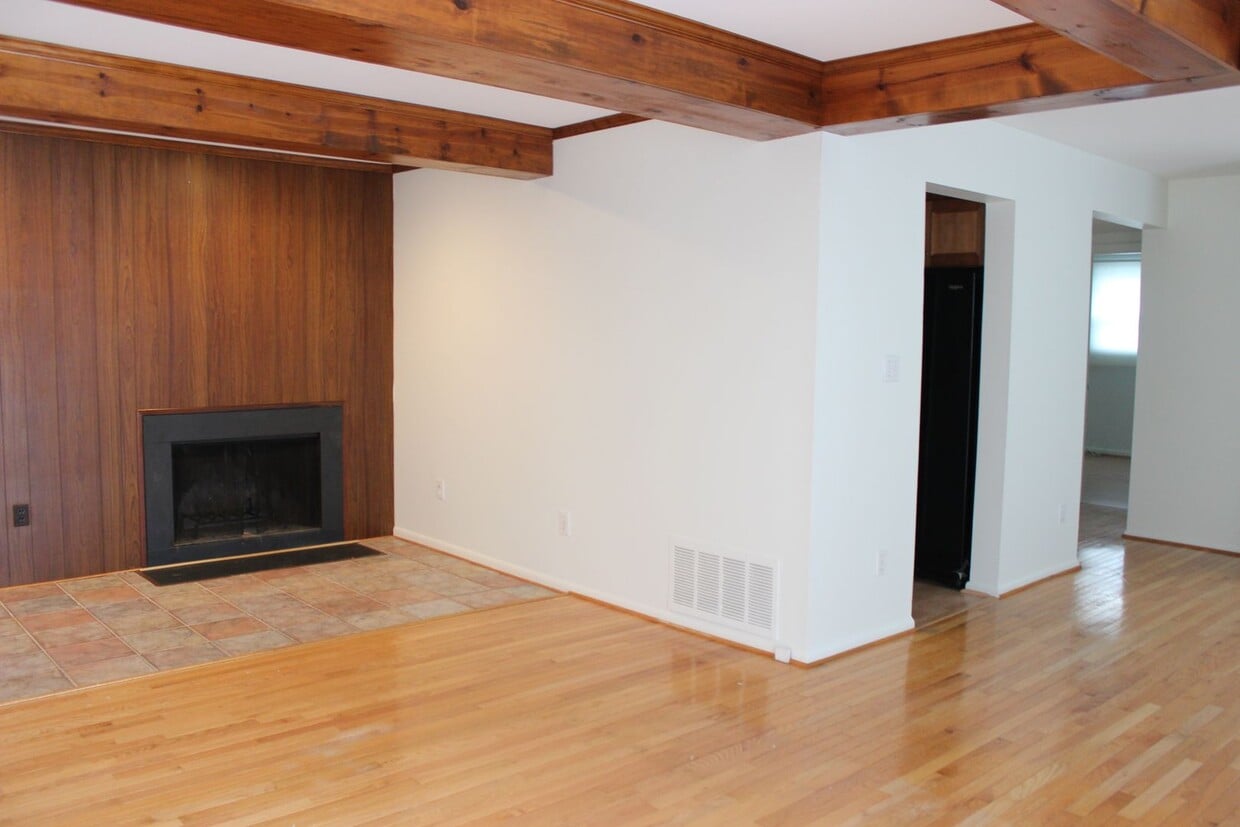 Primary Photo - Pristine 2Bed Condo Unit in Warren Lodge!